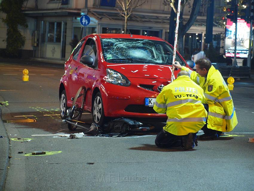 VU Rad gegen PKW Koeln Rath Roesratherstr Eilerstr P21.JPG